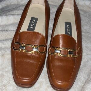 NWOT Bally Tan Leather Loafers with Gold Detailing